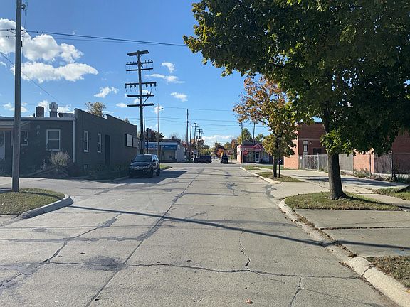 5th image of 13800 Ward St