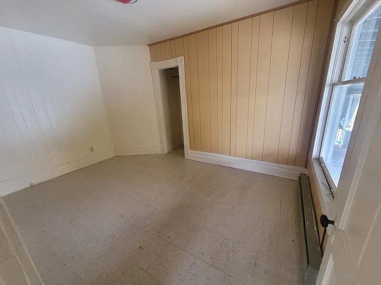 2415 Baker St — Photo 6