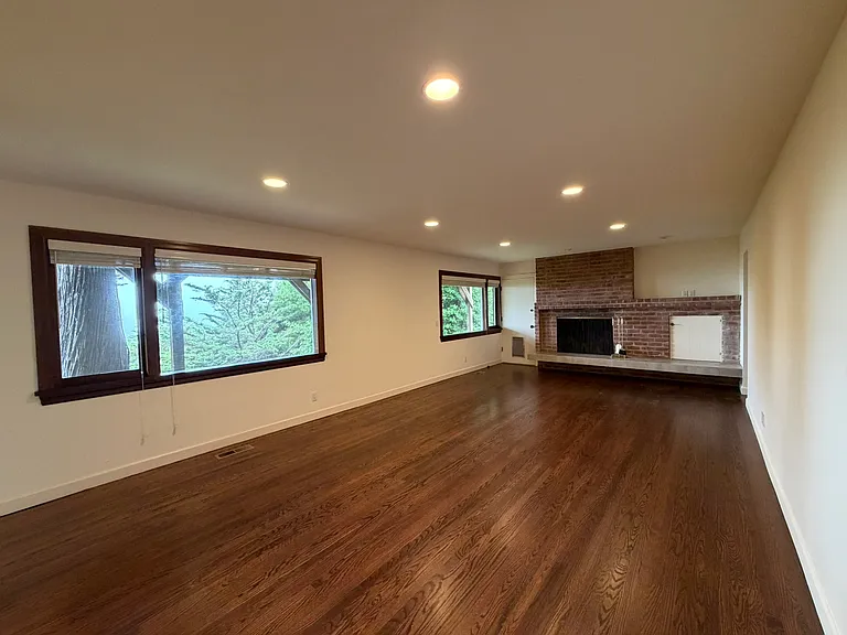 Lower floor large versatile bedroom; can also be used as a media room, game room or artists studio.