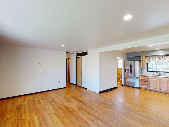 3rd image of 196 Bel Mont Dr