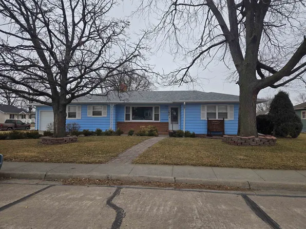 920 C St, Cozad, NE 69130