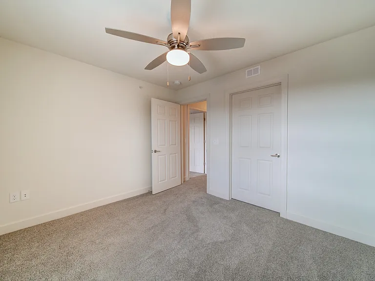 GRANITE POINTE — Photo 10