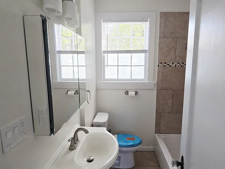 729 E 40th St #1 — Photo 15