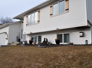 502 6th Ave NE, Mandan, ND 58554