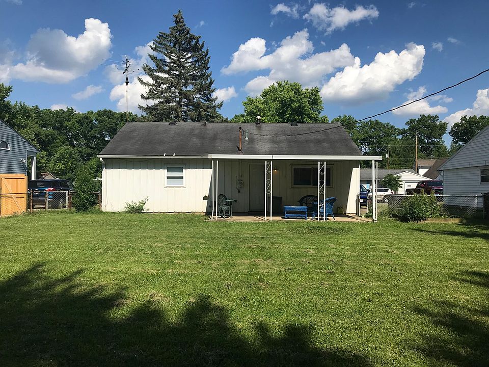 1st image of 221 Tulip Dr
