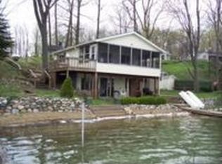 11489 Lakeshore Dr, Plainwell, MI 49080