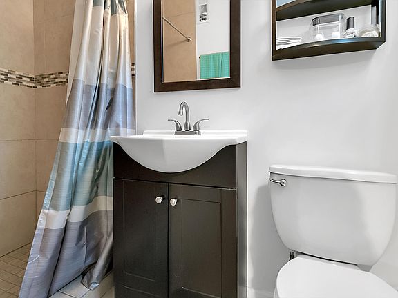3rd image of 3729 Copper Cir E