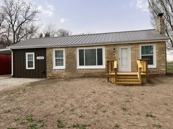 21177 Hoover Ave, Winfield, KS 67156