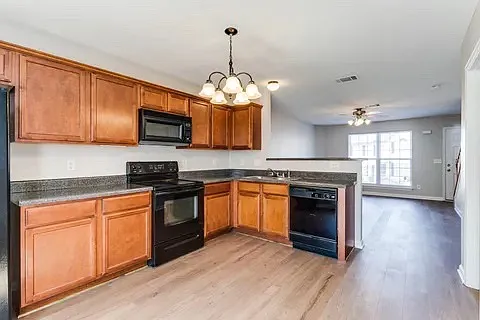 6044 Cullen Dr — Photo 6