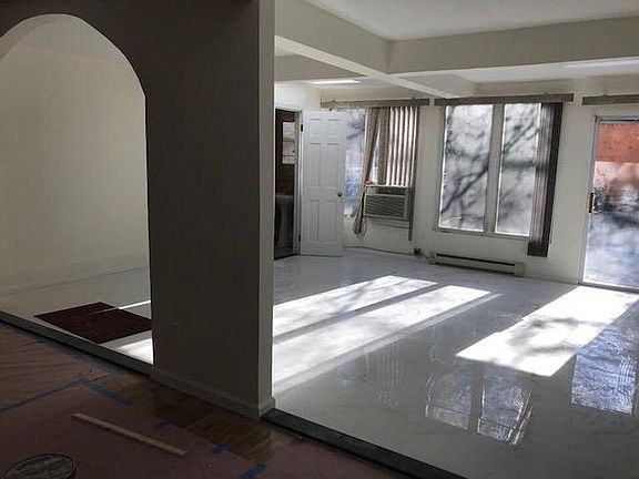 5th image of 1426 Waters Edge Dr