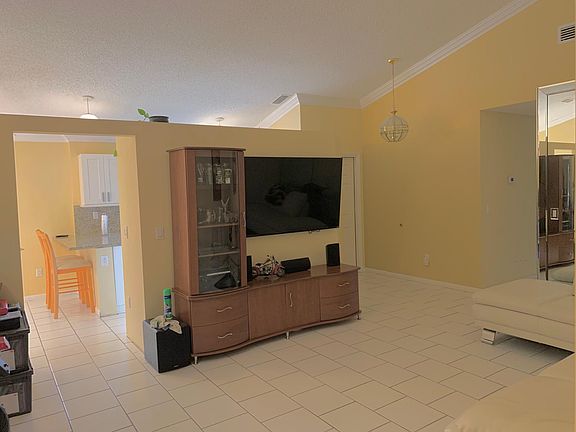 4th image of 1321 E Glen Oak Rd