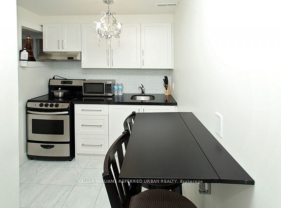 3rd image of 1353 Davenport Rd #1