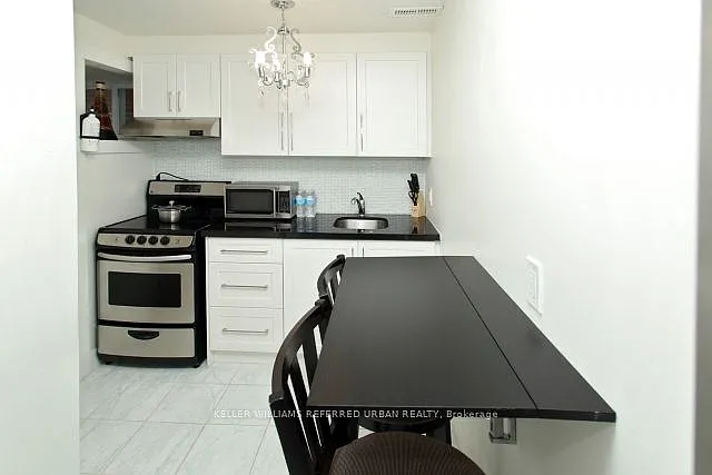 1353 Davenport Rd #1 — Photo 4