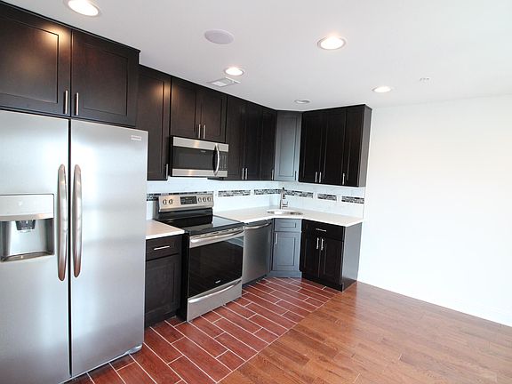 2nd image of 2570 Frankford Ave #3R