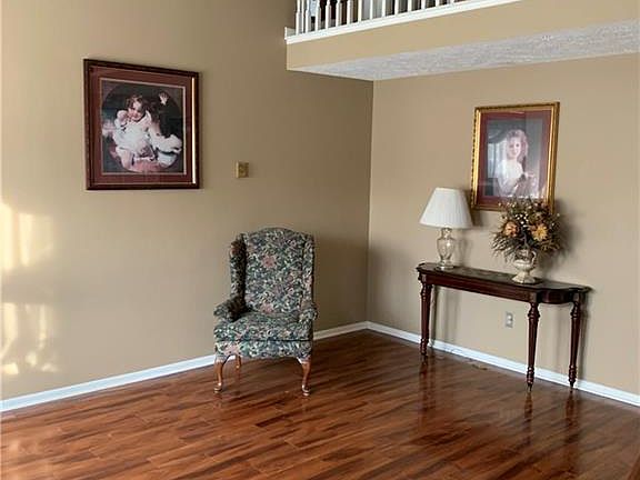 3rd image of 140 Monticello Cir