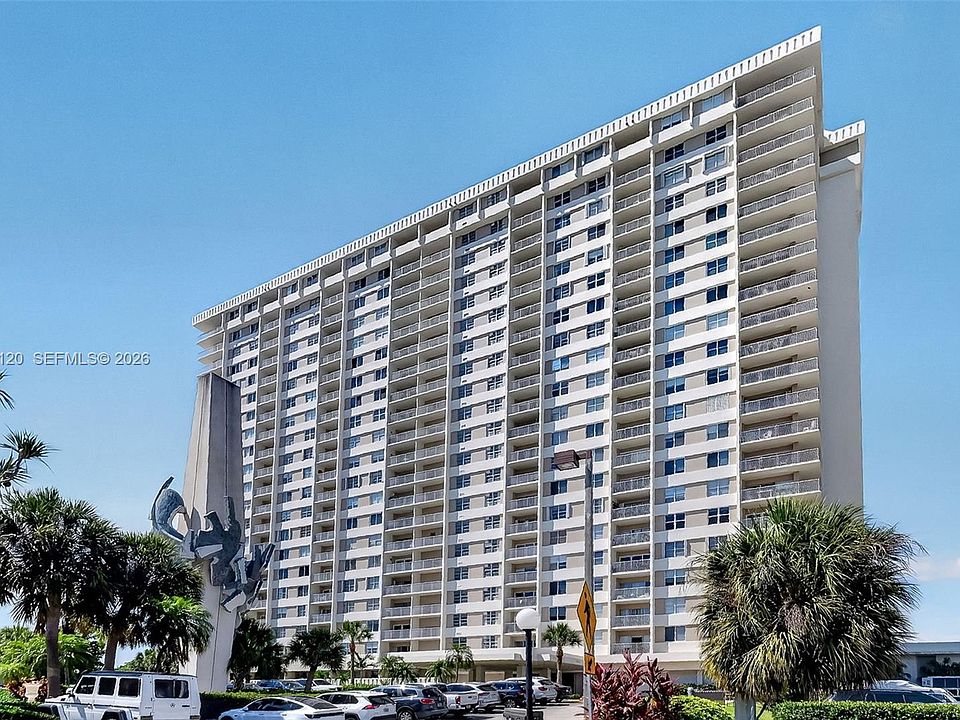1st image of 300 Bayview Dr APT 916
