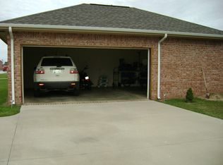 905 Brittany Dr, Wagoner, OK 74467