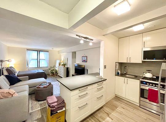 1st image of 229 E 28th St APT 1E