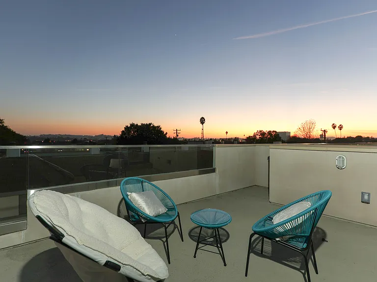 123 S Marguerita Ave — Photo 3