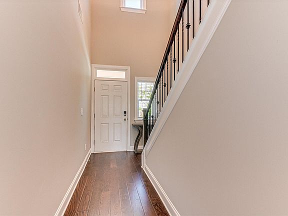4th image of 932 Glenhaven Drive