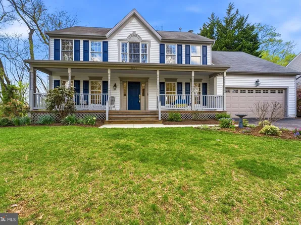 3831 Parrot Dr, Ellicott City, MD 21042