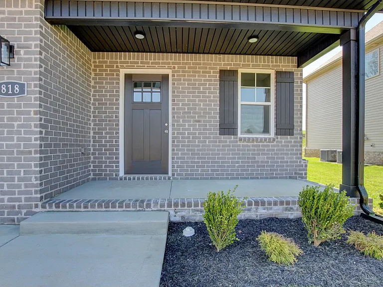 818 Limestone Way — Photo 2