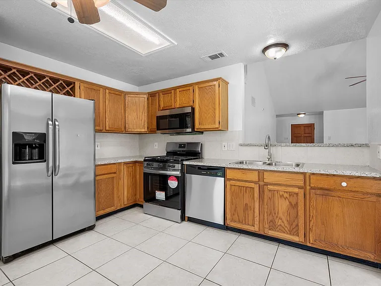 16311 Salinas Ln — Photo 10