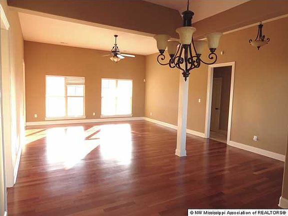 4th image of 2230 Heritage Cir W