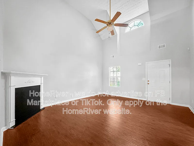 4 bed, 2.0 bath, 2400 sqft, $2,175 — Photo 3