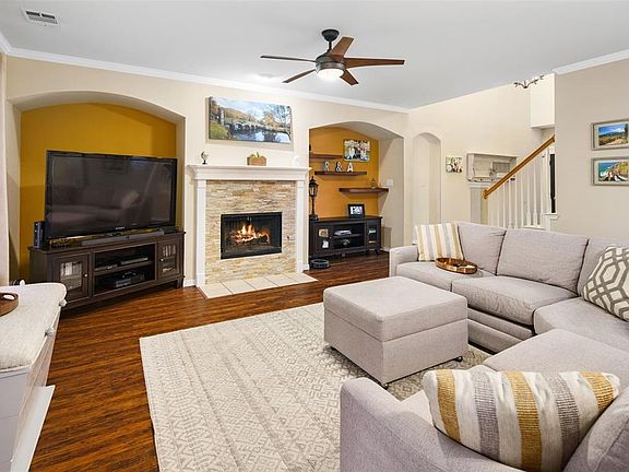 3rd image of 617 Chestnut Dr