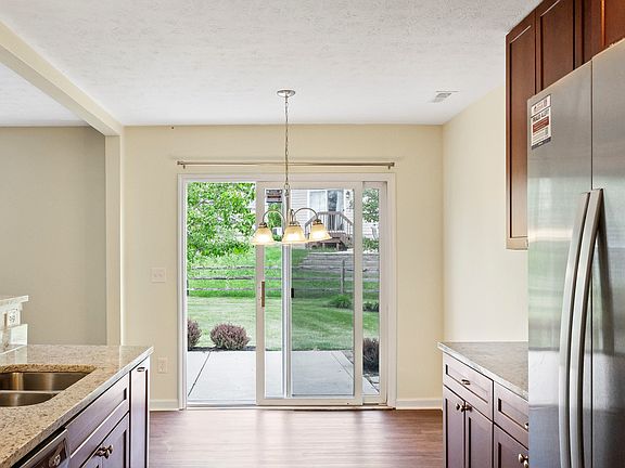 4th image of 7694 Hillsdowne Cir