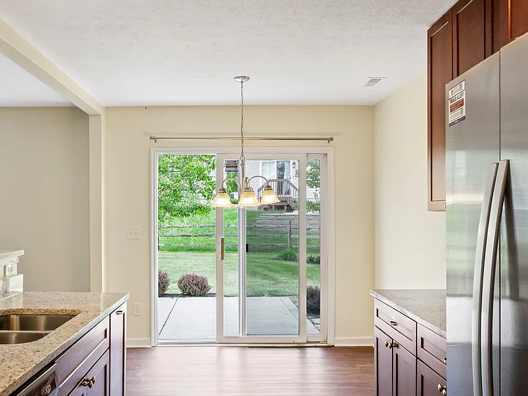 7694 Hillsdowne Cir — Photo 4