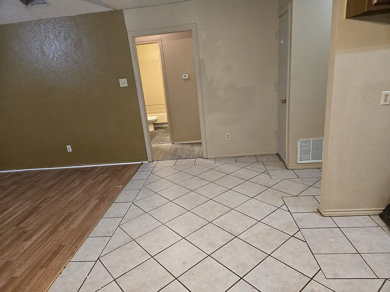 313 Bryant Ln — Photo 5