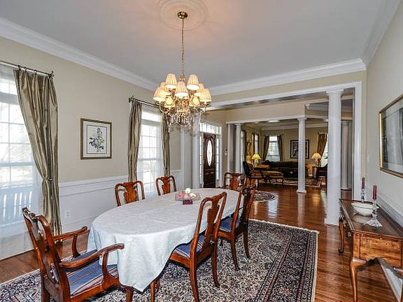 Formal dining room 