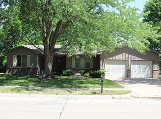 1104 Jones Dr, Fremont, NE 68025
