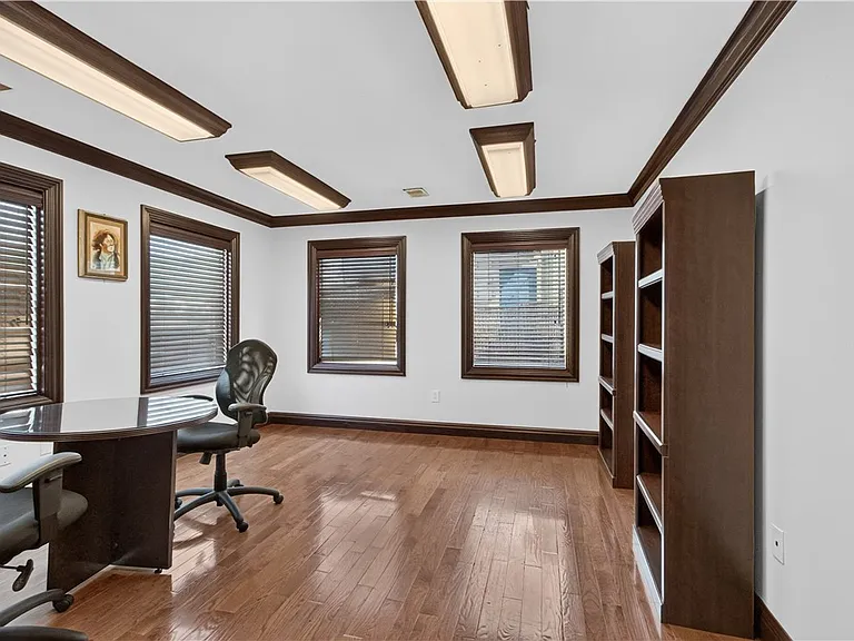7240 McKnight Rd — Photo 23