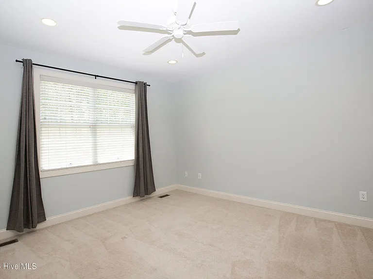 34 Princess Gate Dr — Photo 28
