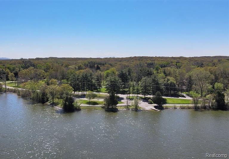 8461 Woodland Shore Dr, photo 22