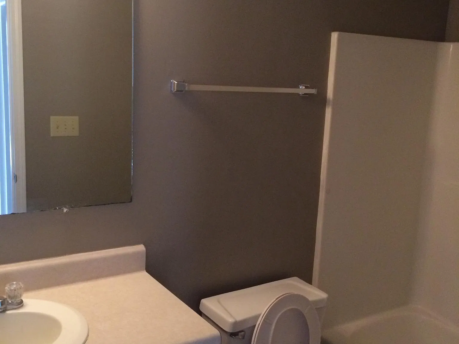 3 bed, 1217 sqft, $1,350 — Photo 2