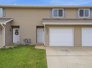 1984 Golden Eagle Dr, Dubuque, IA 52001