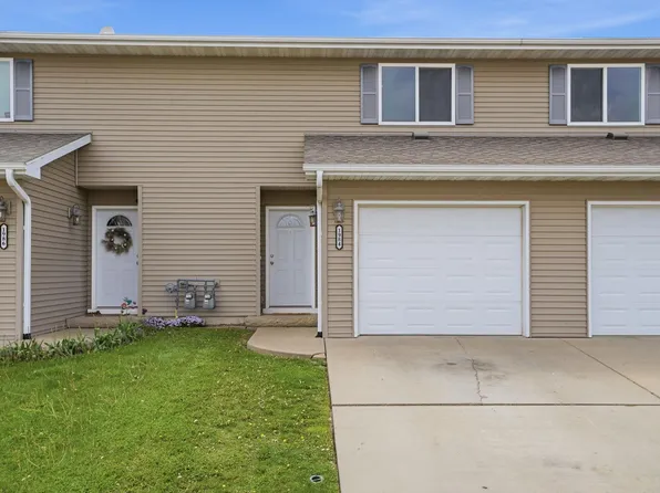 1984 Golden Eagle Dr, Dubuque, IA 52001
