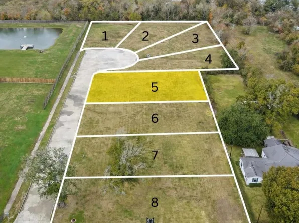 1128 Guidry Ln, Pt Neches, TX 77651