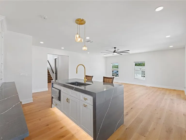 1836 Harbor Ln — Photo 31