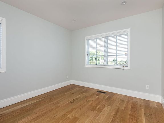 5th image of 436 Laurel St APT 1