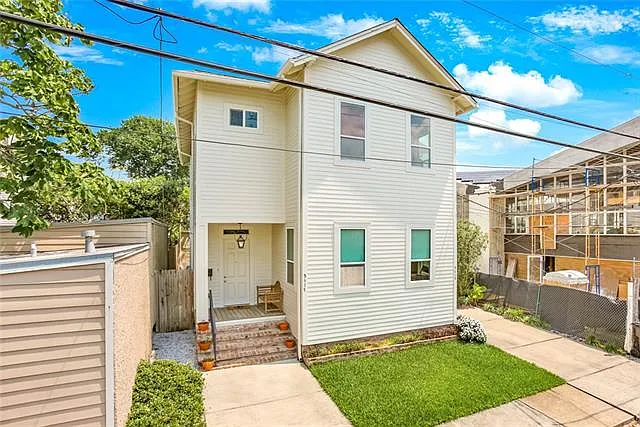 3 bed, 3.0 bath, 1850 sqft, $3,200 — Photo 1