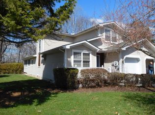 754 Garnet Ln, East Stroudsburg, PA 18301