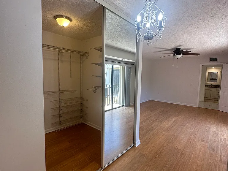 1700 Embassy Dr — Photo 10