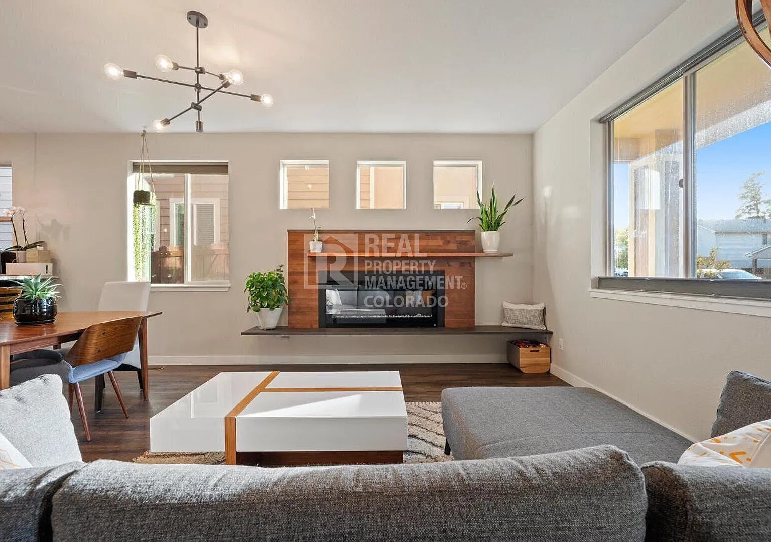 4 bed, 3.5 bath, 2015 sqft, $3,300 — Photo 4