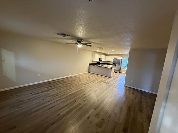 4th image of 10433 Chalmer St