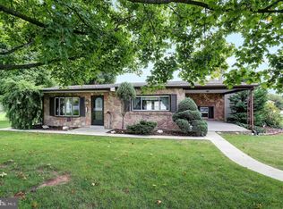 715 Hanover St, New Oxford, PA 17350